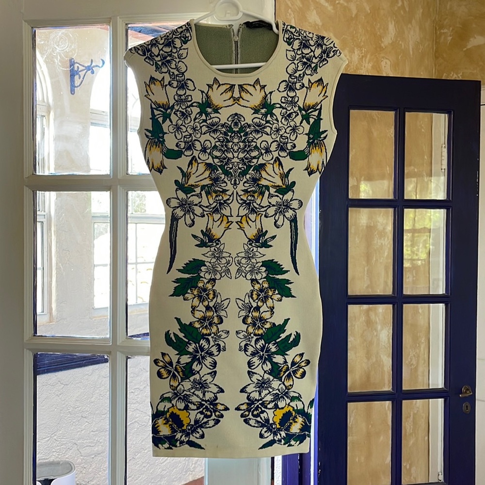 BCBG Maxazria white floral dress Sz Small